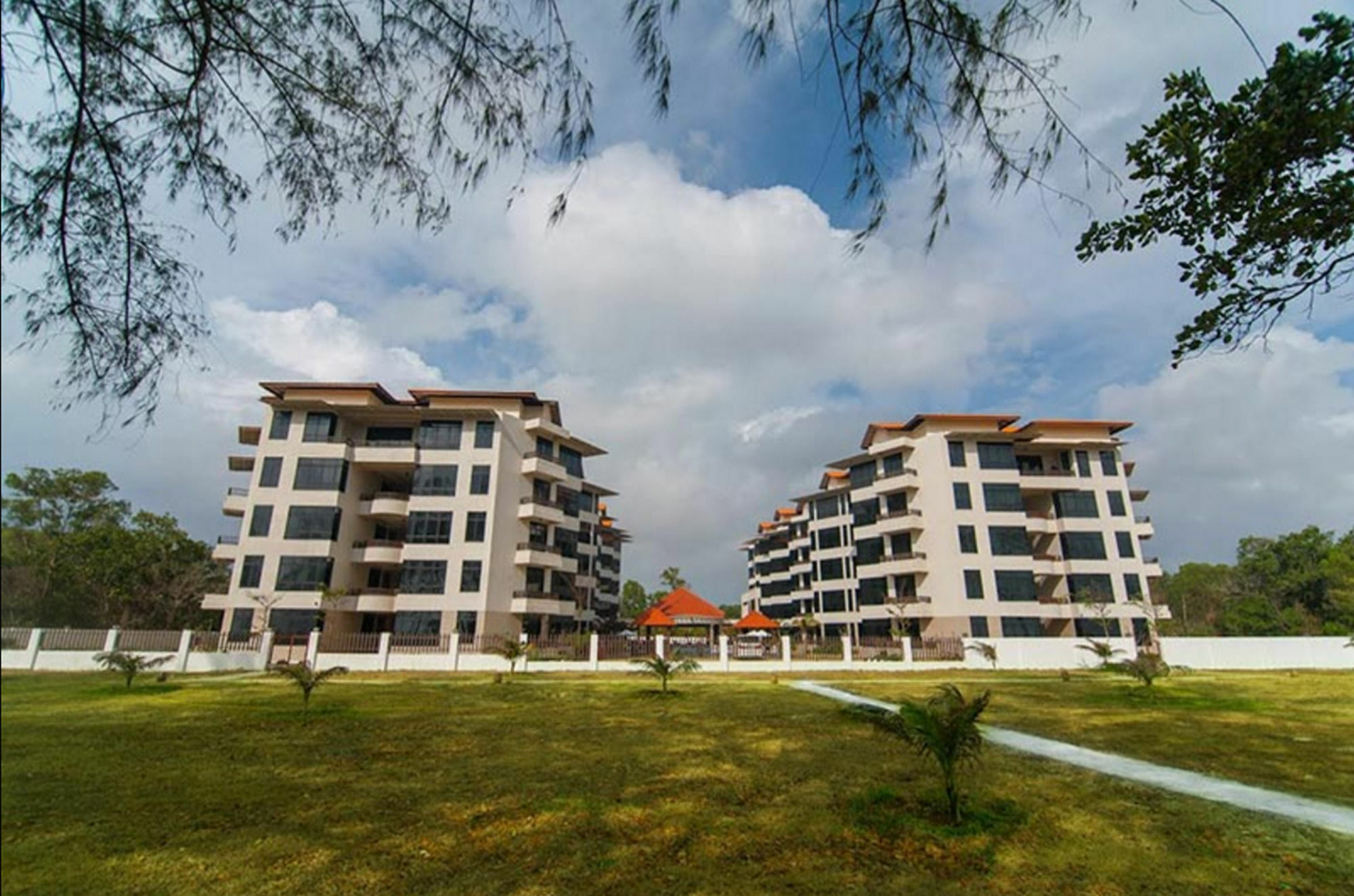 Samsuria Beach Resort & Residence 체러팅 외부 사진