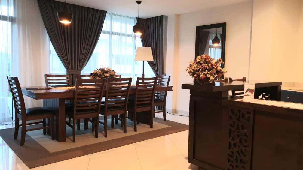 Samsuria Beach Resort & Residence 체러팅 외부 사진