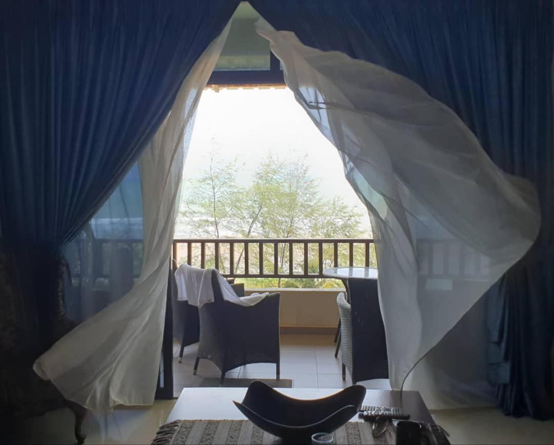 Samsuria Beach Resort & Residence 체러팅 외부 사진