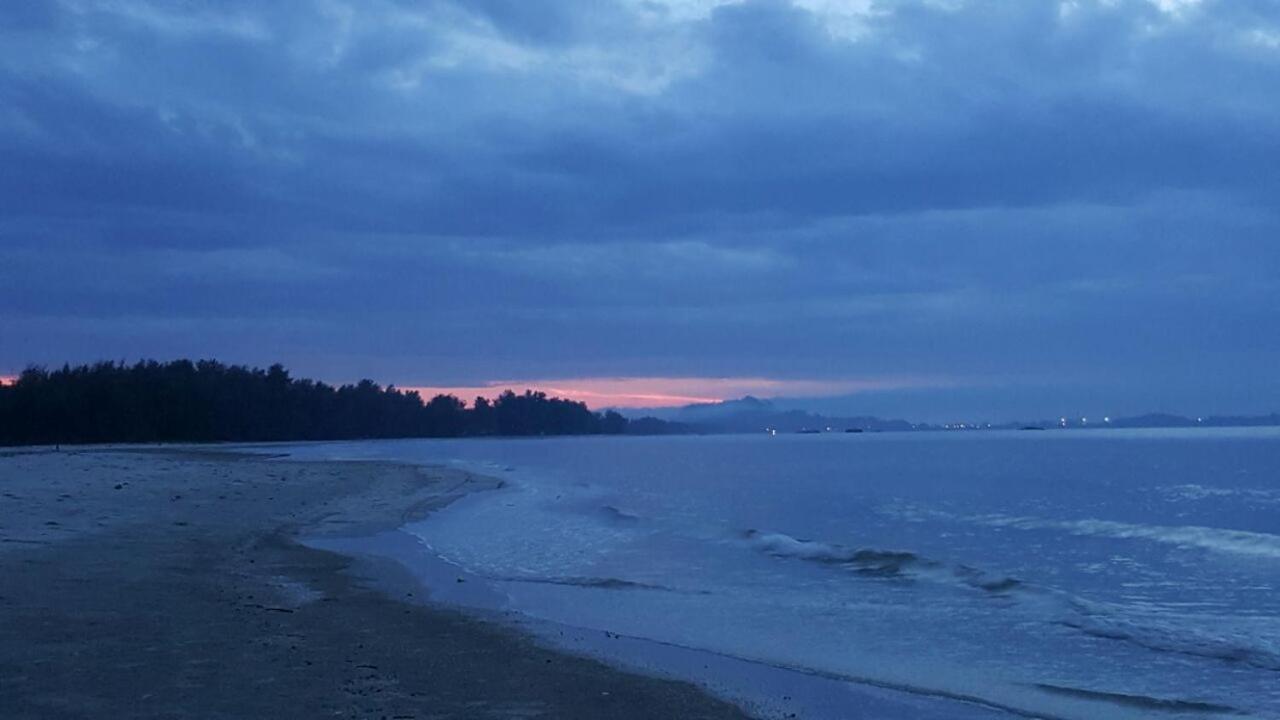 Samsuria Beach Resort & Residence 체러팅 외부 사진